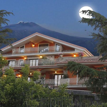 Etna Royal View Aparthotel Трекастани Екстериор снимка