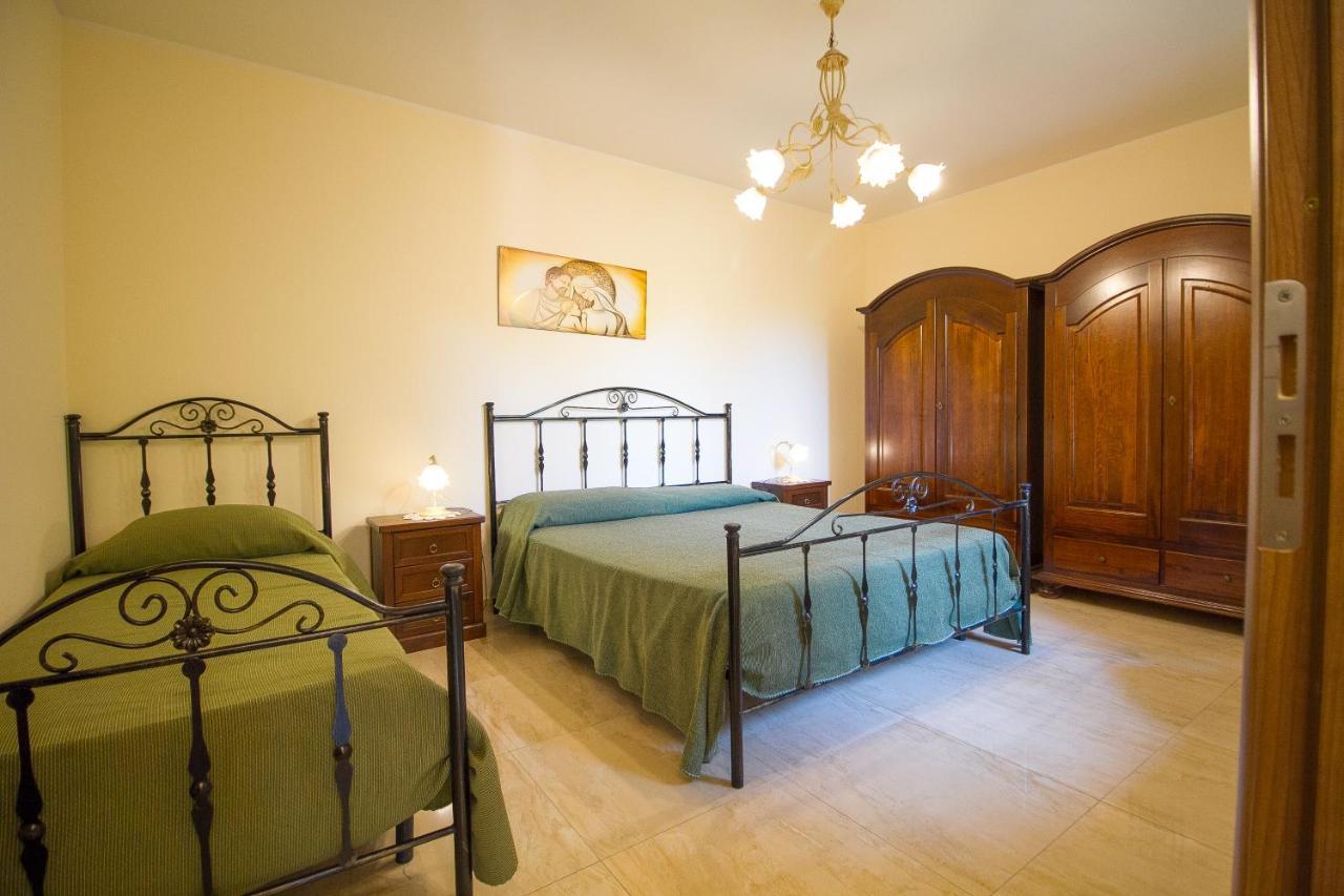 Etna Royal View Aparthotel Трекастани Екстериор снимка