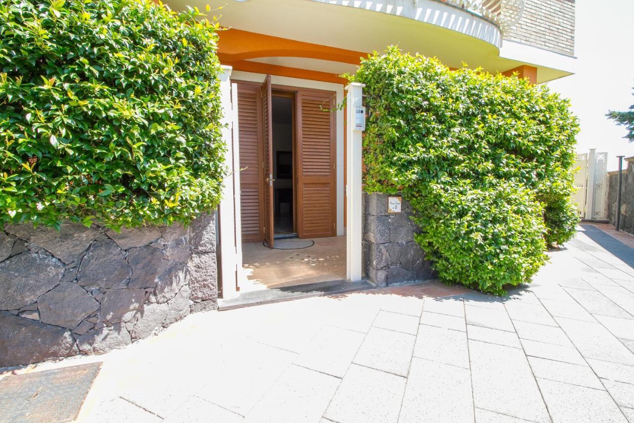 Etna Royal View Aparthotel Трекастани Екстериор снимка