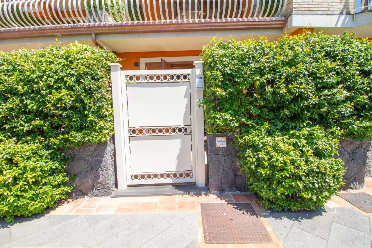 Etna Royal View Aparthotel Трекастани Екстериор снимка