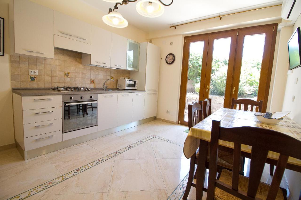 Etna Royal View Aparthotel Трекастани Екстериор снимка