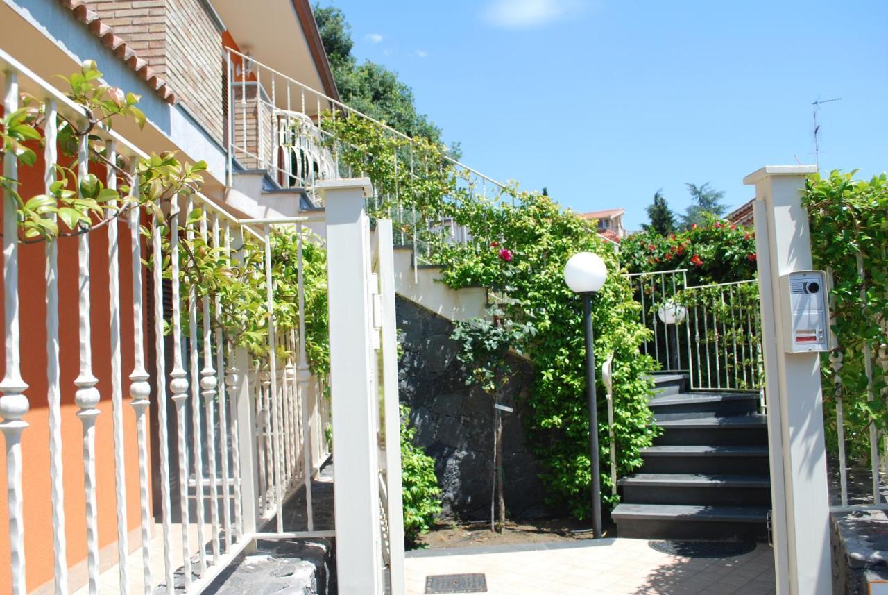 Etna Royal View Aparthotel Трекастани Екстериор снимка