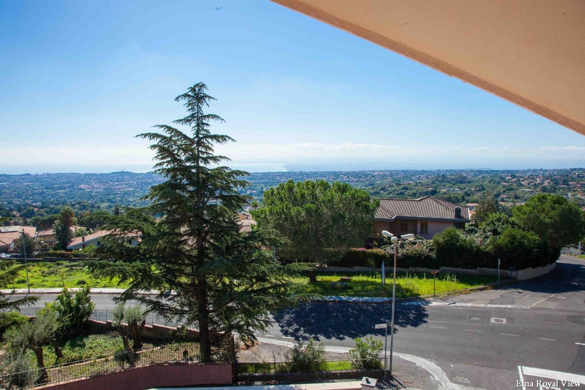 Etna Royal View Aparthotel Трекастани Стая снимка