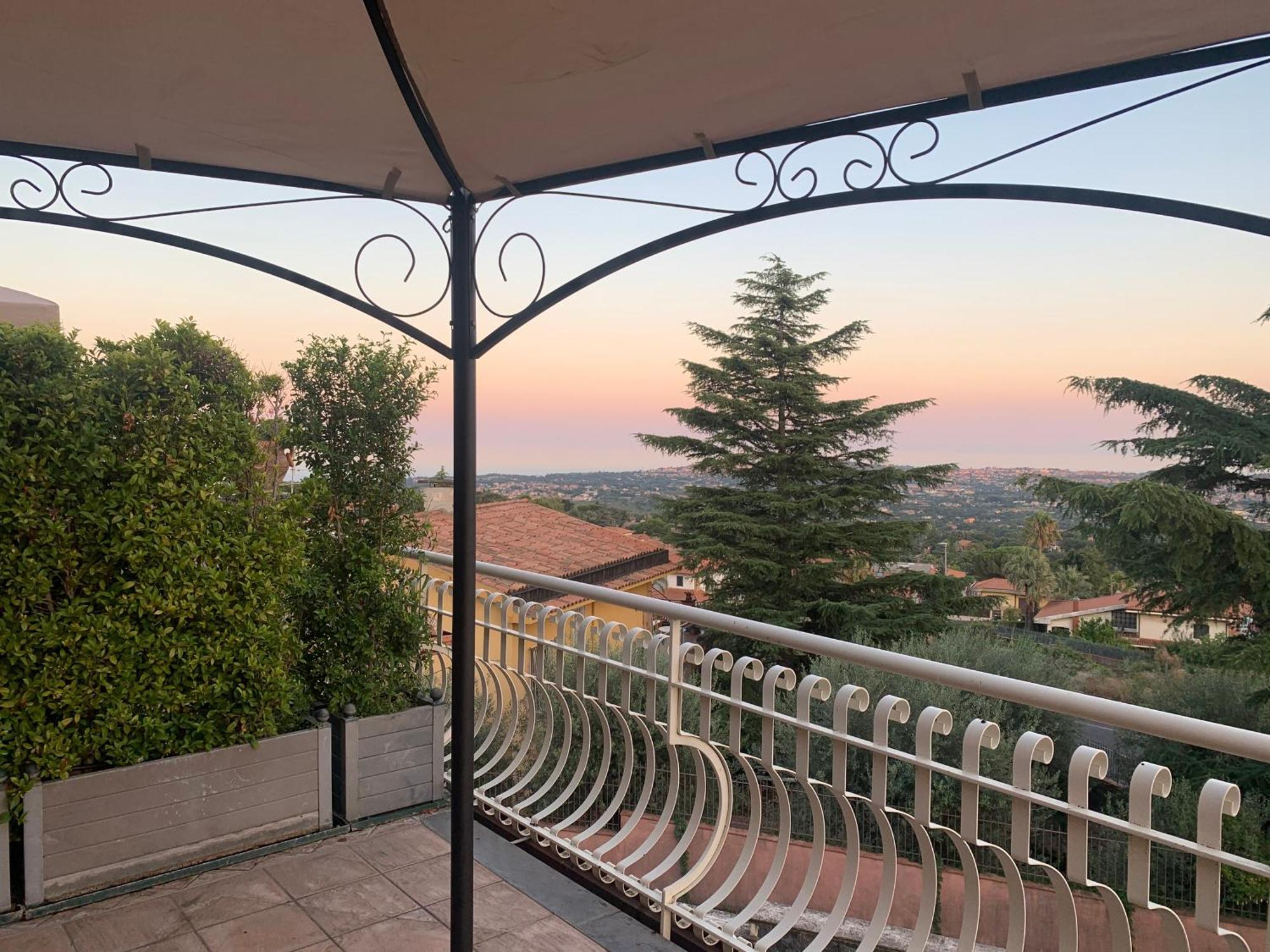 Etna Royal View Aparthotel Трекастани Стая снимка