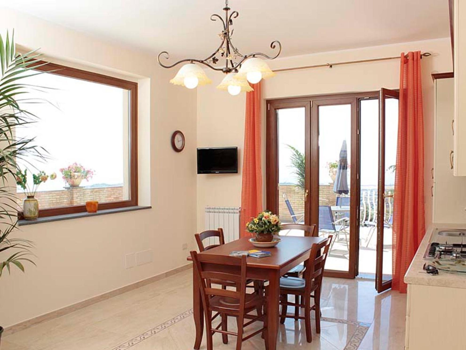 Etna Royal View Aparthotel Трекастани Екстериор снимка