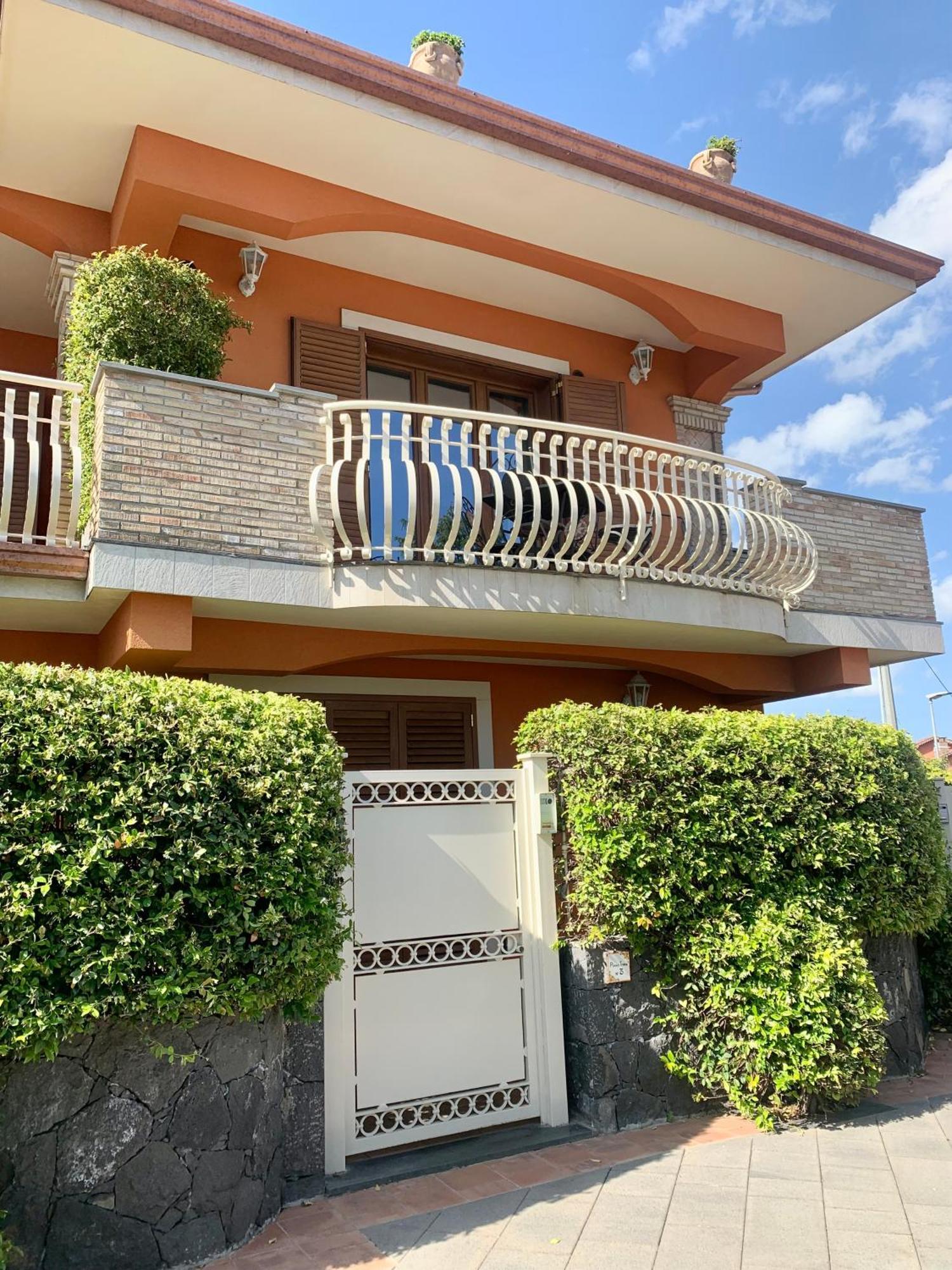 Etna Royal View Aparthotel Трекастани Екстериор снимка